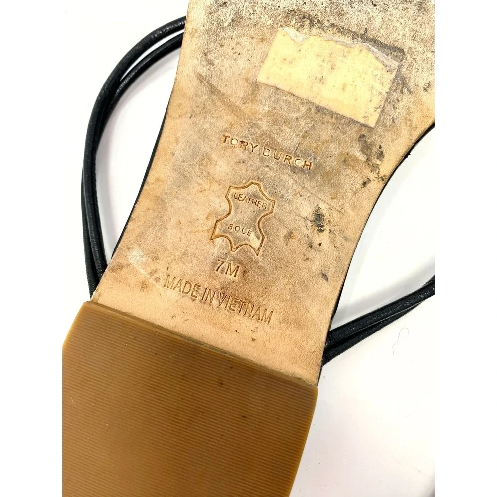 TORY BURCH BLACK LEATHER HAMMERED GOLD DISC THONG SANDALS SIZE 7